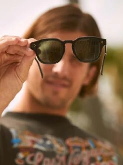 RUNE-Recycled Black / Green Polarized-48 -Raen Eyeglasses Store RUNE SS22 Recycled Black Green Polarized L2